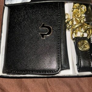 COPY - COPY - Men’s True Religion wallet and chain!